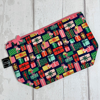 Holiday Gifts Zipped Project Bag - Small/Sock Size