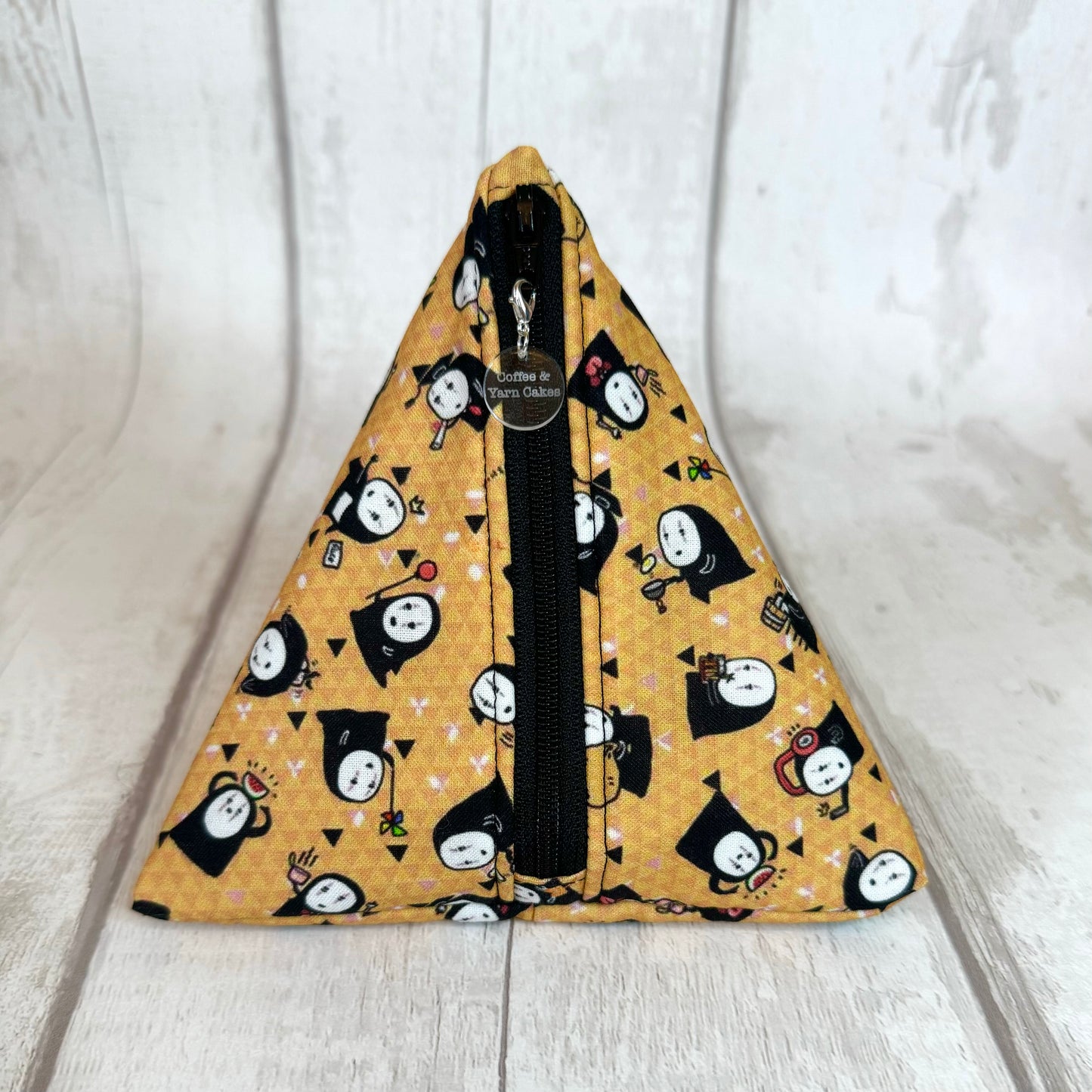 Pochette zippée en tissu pyramide Kaonashi No Face jaune