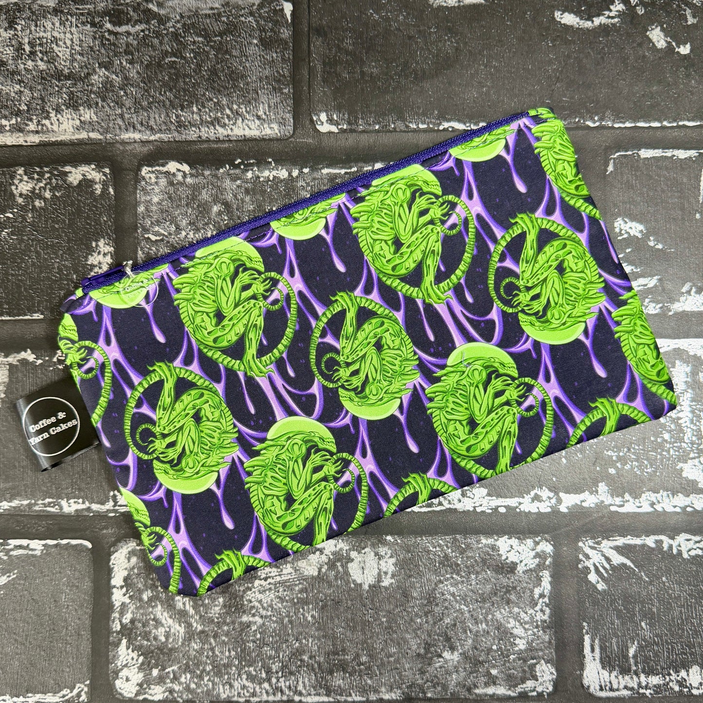 Xenomorph Alien Zipped Notions Hook DPN Pouch/Case