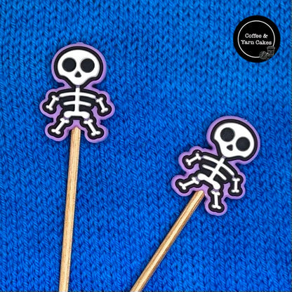 Gruselige, gruselige Maschenstopper in Lila mit Skelett-Motiv, 1 Paar